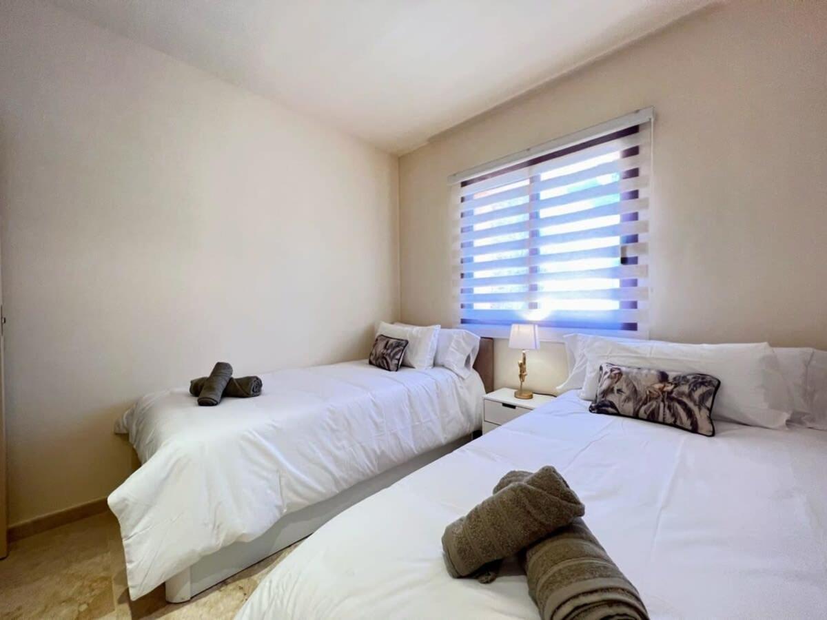 Modern 2 Bedroom Beachside Apartment Nr72 ロス・アルカサレス エクステリア 写真